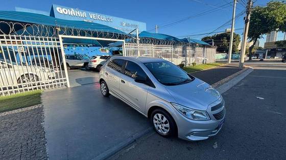 CHEVROLET ONIX 1.0 MPFI JOY 8V FLEX 4P MANUAL CHEVROLET ONIX 1.0 MPFI JOY 8V FLEX 4P MANUAL